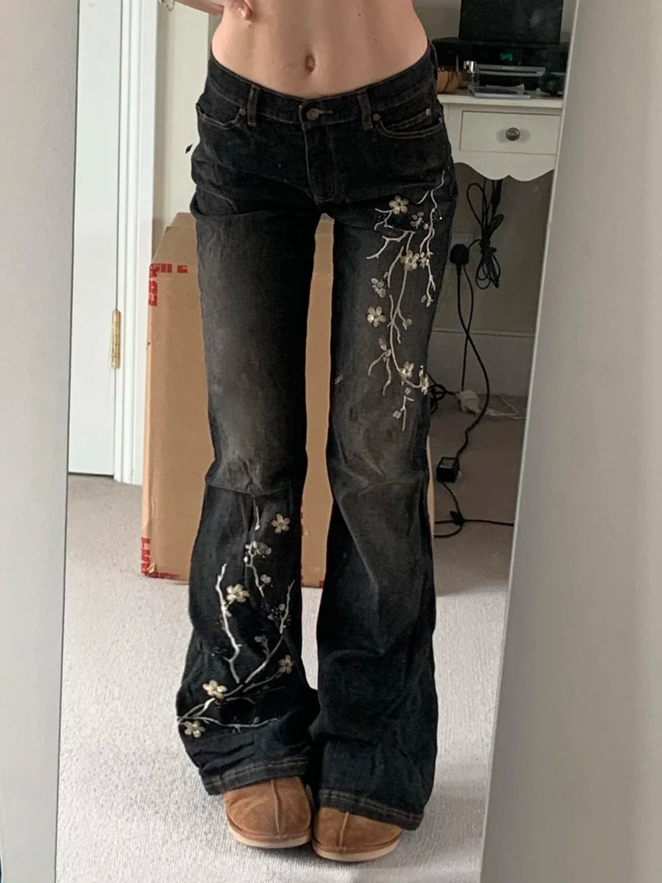 𝙨𝙖𝙠𝙪𝙧𝙖 𝙣𝙤𝙞𝙧 𝙛𝙡𝙖𝙧𝙚𝙨