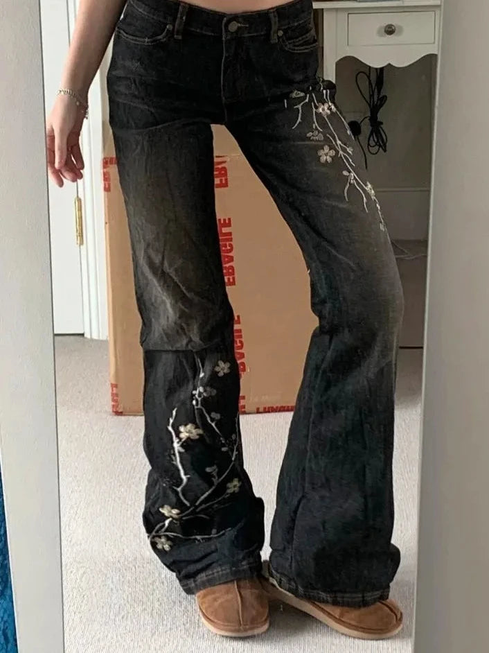 𝙨𝙖𝙠𝙪𝙧𝙖 𝙣𝙤𝙞𝙧 𝙛𝙡𝙖𝙧𝙚𝙨