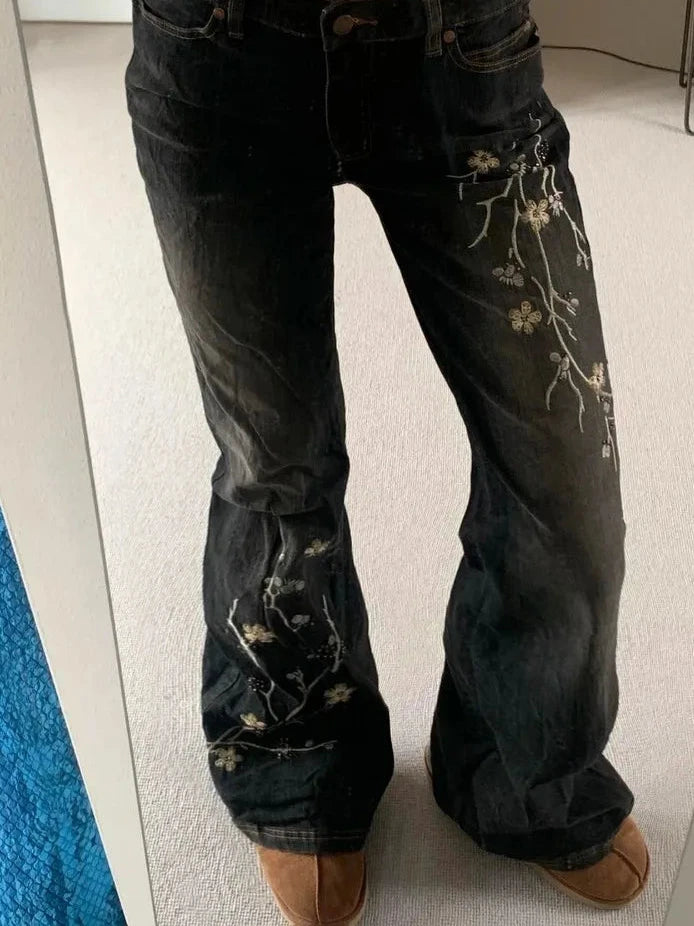 𝙨𝙖𝙠𝙪𝙧𝙖 𝙣𝙤𝙞𝙧 𝙛𝙡𝙖𝙧𝙚𝙨